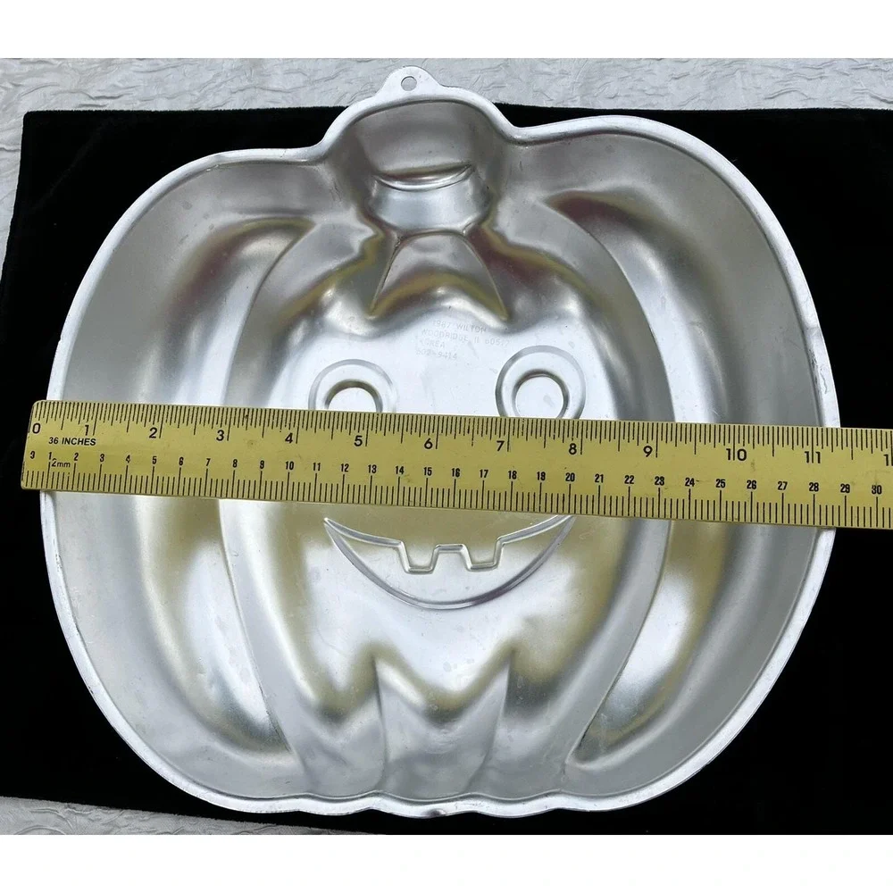 Vintage Wilton 1987 Pumpkin Jack-O-Lantern Aluminum Cake Pan 502-9414 Halloween